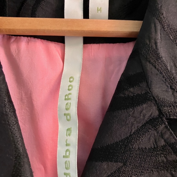 Debra deRoo Casual Suit - Picture 3 of 10